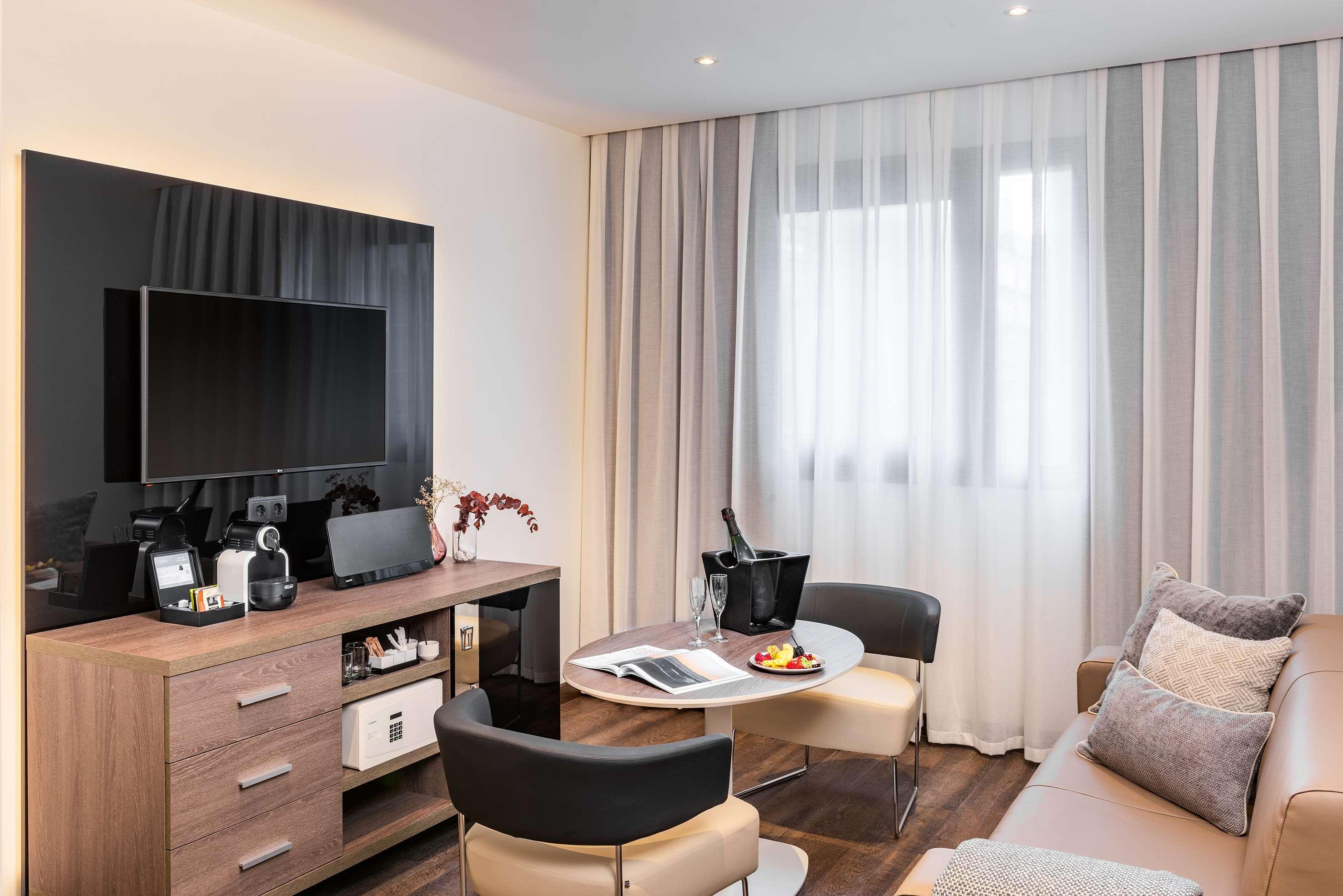 Melia Madrid Serrano Esterno foto