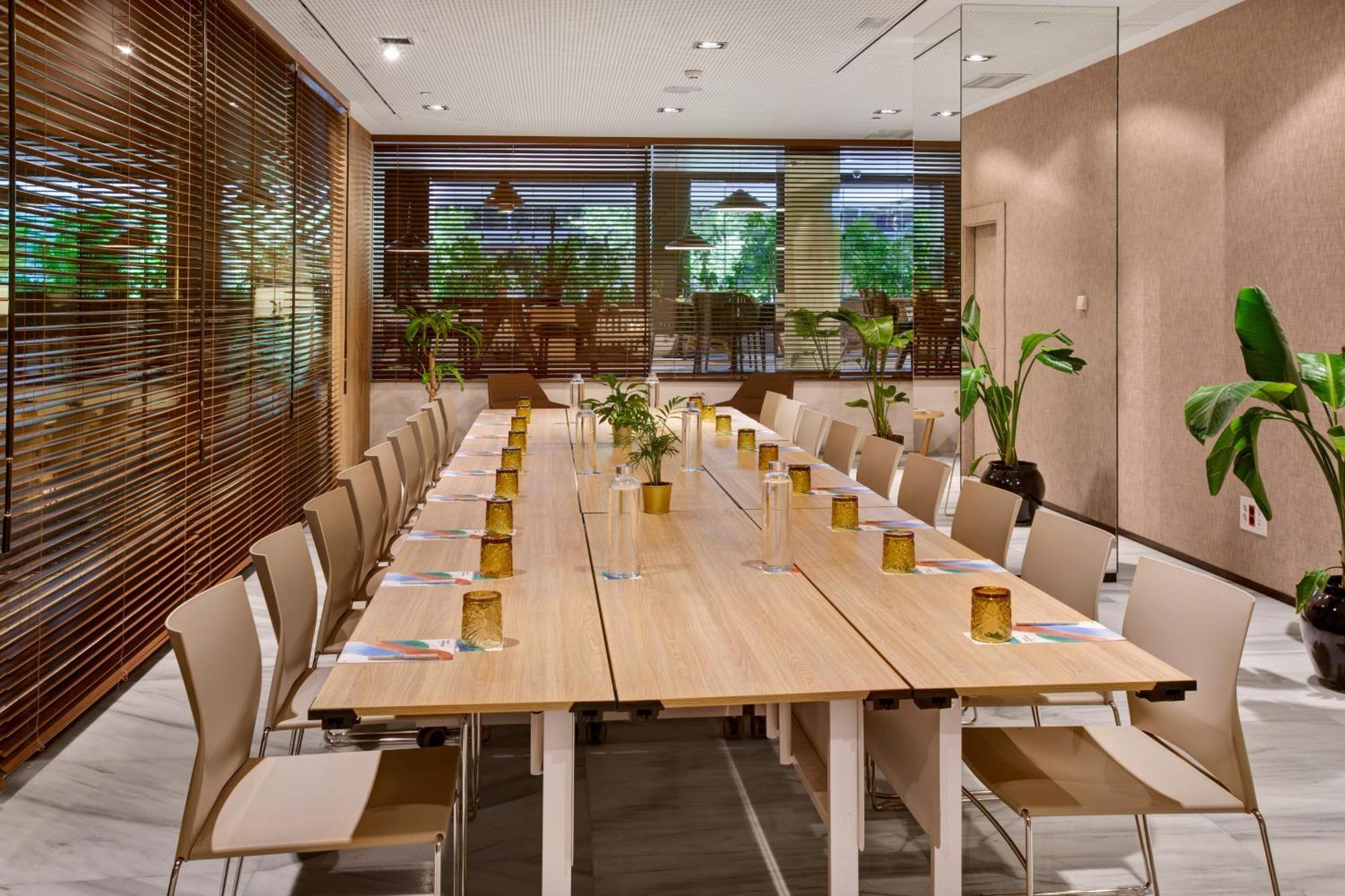 Melia Madrid Serrano Esterno foto